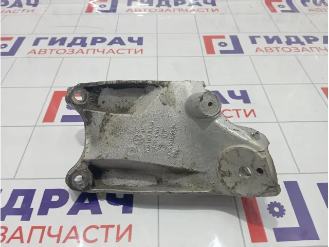 Кронштейн двигателя правый Audi Q7 7L8199308B
