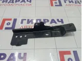 Кронштейн воздушного фильтра правый Audi Q7 4L0805698