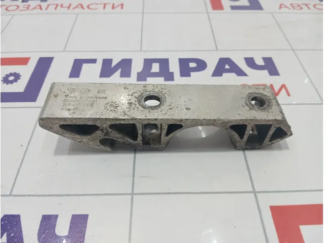 Кронштейн крепления стабилизатора переднего Audi Q7 7L0411063B