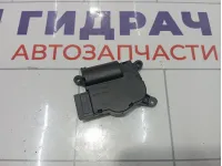 Моторчик заслонки отопителя (печки) Audi Q7