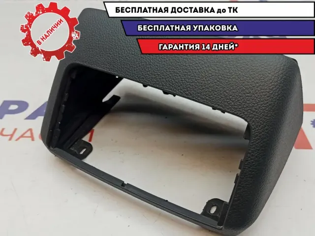 Накладка центральной консоли Audi Q7 4L08643756PS. Сломано крепление.