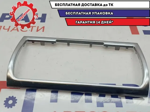 Накладка центрального дефлектора Audi Q7 .