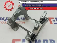 Кронштейн крепления подлокотника Audi Q7 7L0863345.