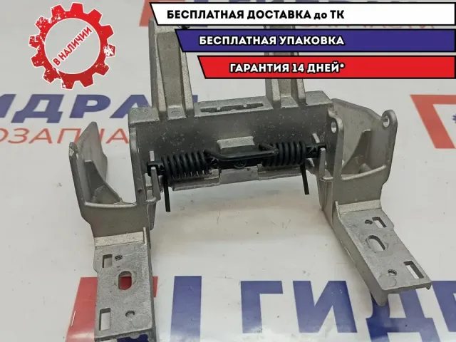 Кронштейн крепления подлокотника Audi Q7 . Дефект.