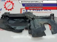 Воздуховод радиатора правый Audi Q7 4L0121284G. Дефект.