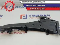 Направляющая переднего бампера правая Audi Q7 4L0807284B.
