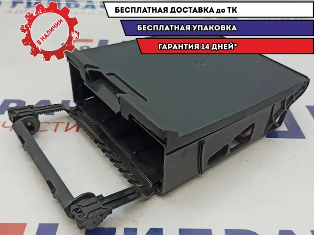 Кронштейн Audi Q7 4L0864981E. CD ченжера.