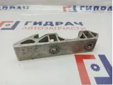 Кронштейн крепления переднего стабилизатора Audi Q7 7L0411063B.