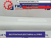 Накладка двери задней правой Audi Q7 . S line. Потертость.