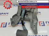 Педаль тормоза Audi Q7 7L0723142D. С кронштейном.