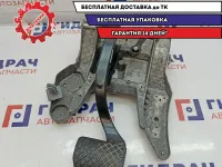 Педаль тормоза Audi Q7 7L0723142D. С кронштейном.