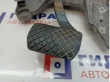 Педаль тормоза Audi Q7 7L0723142D. С кронштейном.