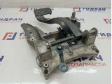 Педаль тормоза Audi Q7 7L0723142D. С кронштейном.
