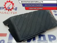 Накладка под ногу водителя Audi Q7 4L1864777. Потертость.
