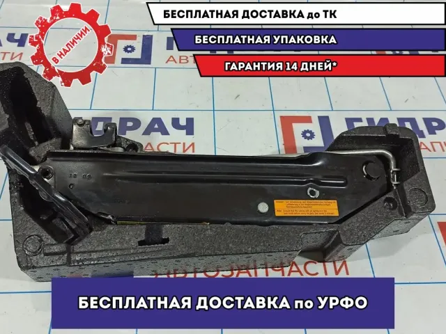 Ящик для инструментов с домкратом Audi Q7 4L0012112B.