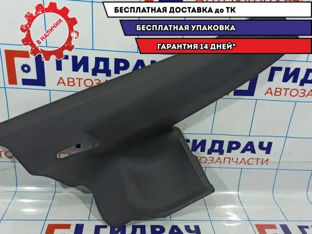 Обшивка стойки задней правой нижняя Audi Q7 4L0867768A.