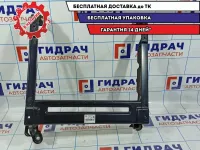 Кронштейн сиденья переднего левого Audi Q7 7L0881677G.