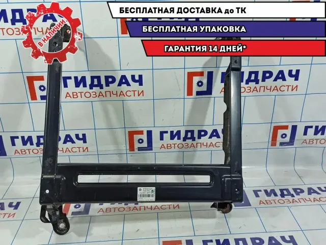 Кронштейн сиденья переднего левого Audi Q7 7L0881677G.