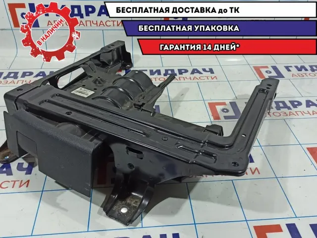 Кронштейн переднего правого сиденья Audi Q7 7L0881678G.