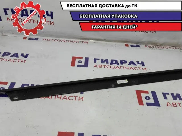 Накладка (уплотнитель наружный) стекла заднего левого Audi Q7 4L0839477.