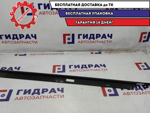 Накладка (уплотнитель наружный) стекла переднего правого Audi Q7 4L0837478.