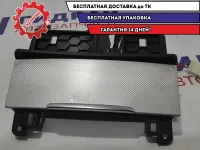 Пепельница передняя Audi Q7 4L0857951. Вмятина на декоративной накладке.