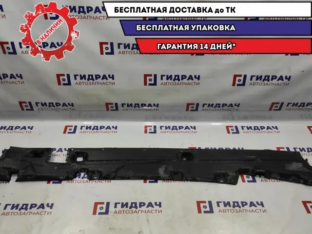 Защита антигравийная правая Audi Q7 7L8825212D. Дефекты.