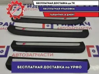 Накладка на порог внутненняя Audi Q7 . Комплект. Сломаны направляющие.