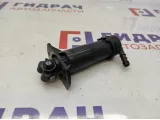 Форсунка омывателя фары левая Audi Q7 4L0955101. Дефект распылителя.