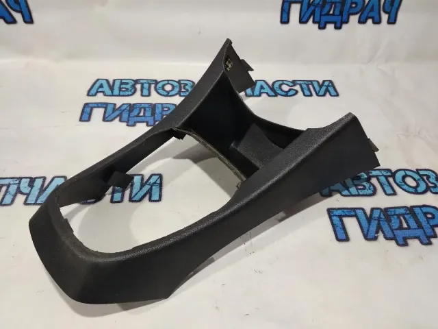 Накладка Chevrolet Aveo T300 42347053 Отличное состояние