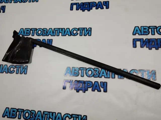 Уплотнитель стекла двери передней левой BMW 5 GT 2010 51337196343 Отличное состояние