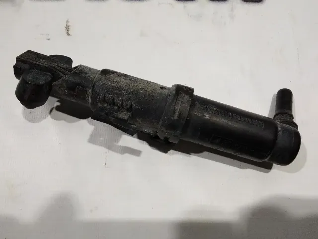 Форсунка омывателя фары правой BMW 5 GT 2010 61677149886 Отличное состояние