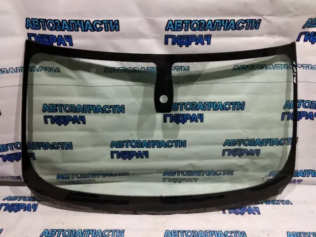 Стекло ветровое BMW 5 GT 2010 51317199808 Хорошее состояние Дефект, скол в районе зеркала.