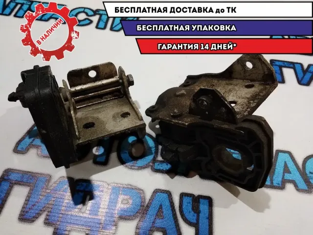 Кронштейн радиатора BMW 5 GT 2010 17117575247 Отличное состояние