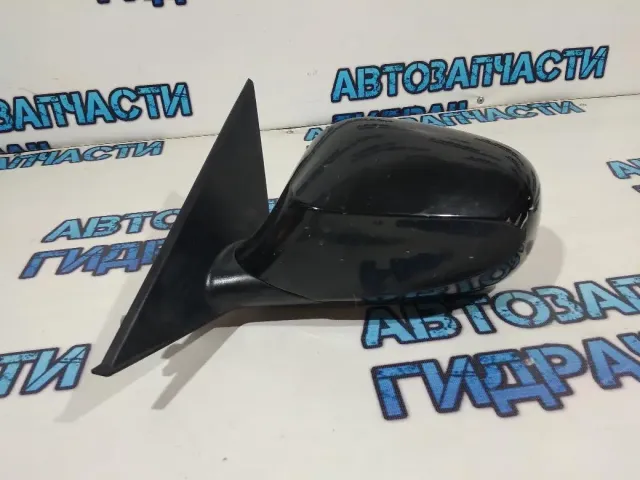 Зеркало левое BMW 1 E87 51167268123. Царапины на корпусе.