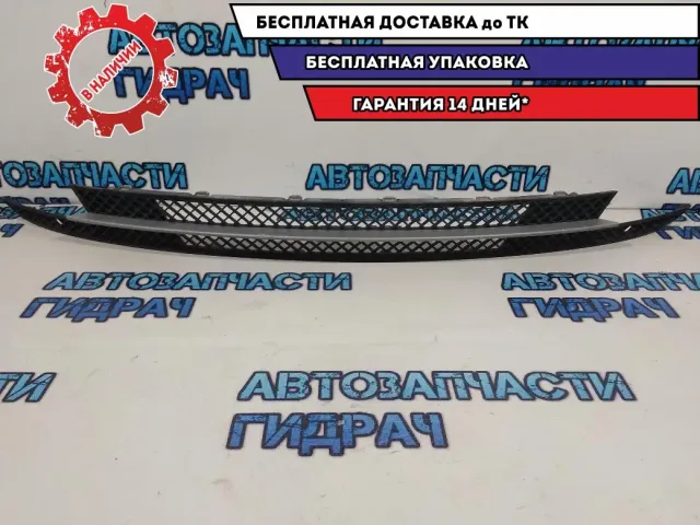 Решетка в бампер центральная BMW 1 E87 51117182367.