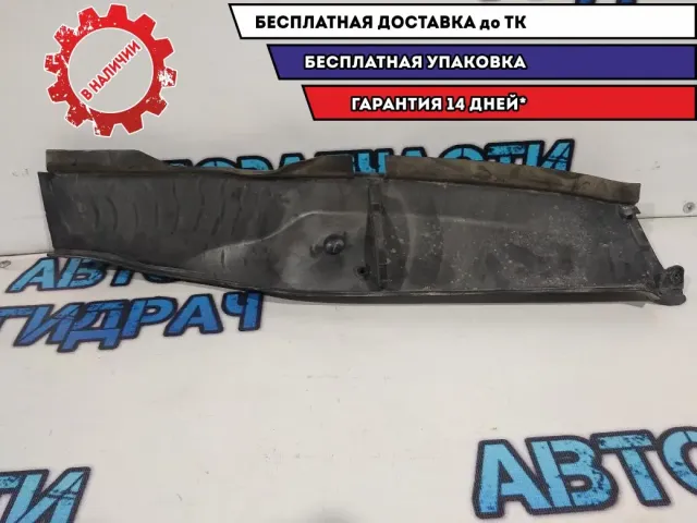 Накладка  BMW 1 E87 64316925973. Дефект крепления.