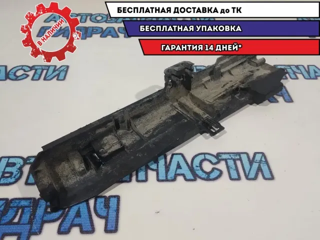 Кронштейн радиатора левый BMW 1 E87 17107524912.