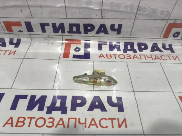 Повторитель на крыло левый BMW 1-Series (E87) 63137253326