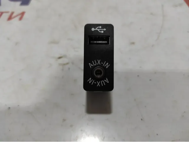 Разъем AUX USB BMW 6 (F13) 84109237653.