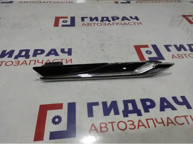 Повторитель на крыло правый BMW 6 (F13) 63137221860.