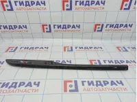 Накладка обшивки двери правой BMW 6 (F13) 51417258376. Сломаны крепления.