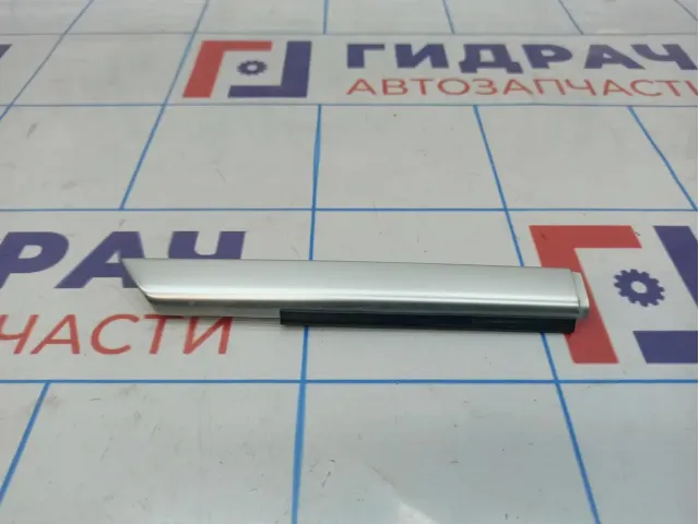 Накладка стекла двери правой BMW 6 (F13) 51337275788.