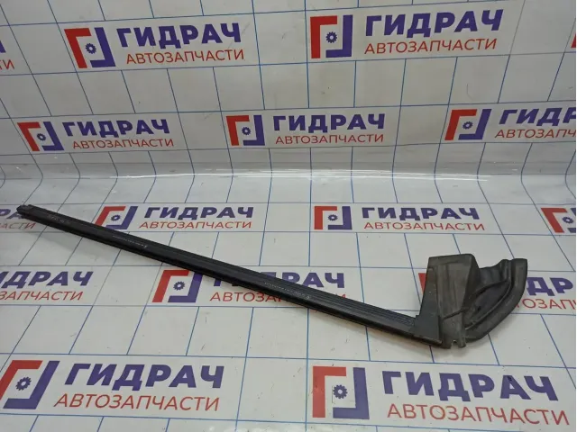 Уплотнитель двери передний левый BMW 6 (F13) 51337221177.