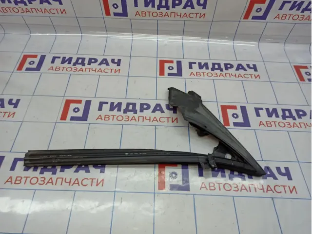 Направляющая стекла передняя правая BMW 6 (F13) 51337217492.