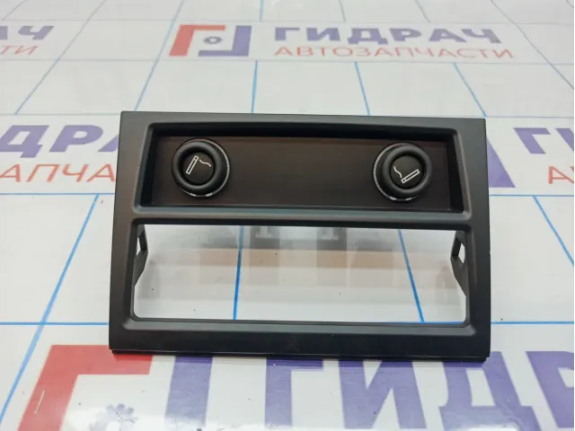 Накладка декоративная центральной консоли BMW 7-Series (F02) 51169168342. С прикуривателями.