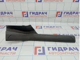 Накладка порога внутренняя задняя правая BMW 7-Series (F02) 51479121916. Царапина.