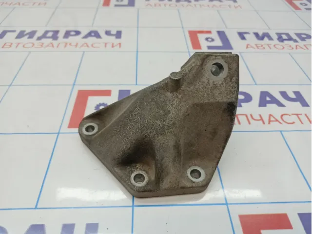 Кронштейн опоры двигателя правый BMW 7-Series (F02) 22116777622.