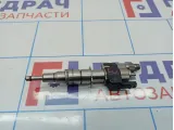 Форсунка инжекторная электрическая BMW 7-Series (F02) 13537585261. Сломано крепление фишки.