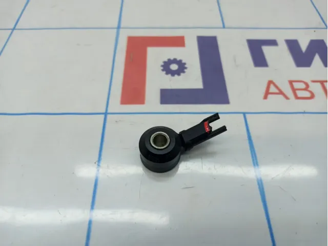 Датчик детонации BMW 7-Series (F02) 13627577034. Сломано крепление фишки.